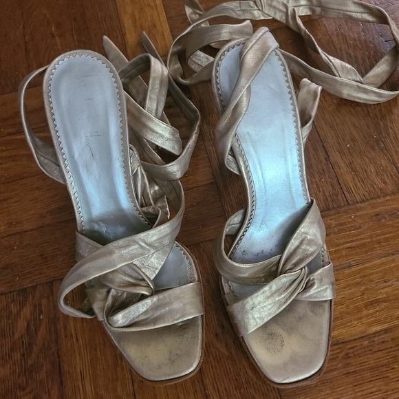 VINTAGE Nicole Miller tie gold leather sandles Hp🔥🔥🔥🔥 - Picture 2 of 8